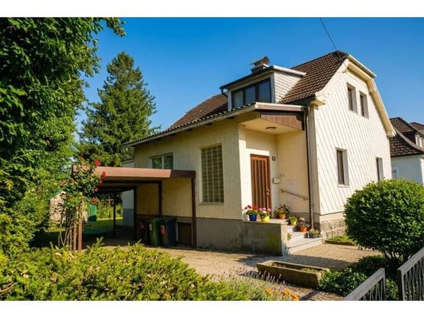 Immobilie in Ried im Innkreis - Wohnhaus und Garten - perfekte Größe für Paare, Freunde, Singles oder Kleinfamlien - Bild 0