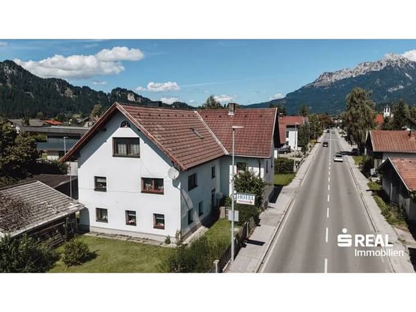 Immobilie in Lechaschau - Großzügige Liegenschaft mit historischem Wohnhaus und 1.672 m² Grundstück in Lechaschau - Bild 1