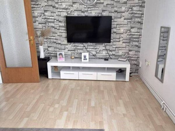 Immobilie in Asparn an der Zaya - Nachhaltig wohnen im Weinviertel: Charmantes und gepflegtes Ziegelmassiv-Einfamilienhaus in Top-Lage von Asparn - nahe Mistelbach: 4 Zimmer + separate Küche, Garage, Dämmung & Kunststofffenster um nur 199.900 € - Bild 4