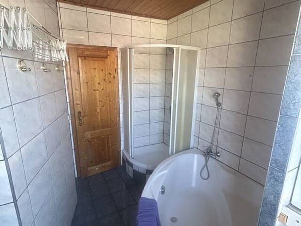 Immobilie in Feldkirchen in Kärnten - Gepflegte 67m² Eigentums Wohnung€ 199 000.- , Einbauküche , Bad mit Wanne & Dusch und Fenster, Fertigparkett, Fernwärme - Bild 1