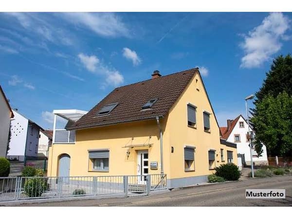 Immobilie in Feldkirchen in Kärnten - Großzügiges Einfamilienhaus mit 4 Schlafzimmern, Balkon & Garage - Bild 0