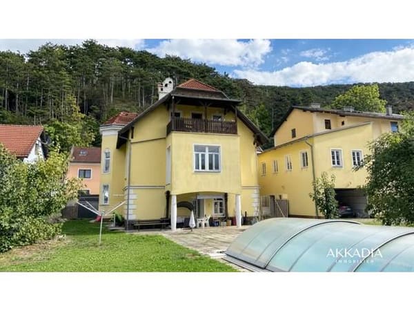 Immobilie in Berndorf - Traumhafte Wohneinheit in einer Jahrhundertwende-Villa - Bild 0