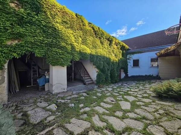 Immobilie in Retz - Historische ehemalige Schmiede mit 2 Wohneinheiten, Innenhof, Garage & vielseitigen Nebenflächen in Retz - Bild 1