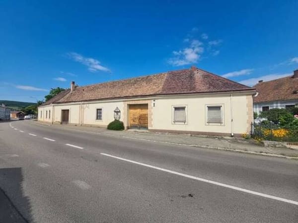 Immobilie in Retz - Historische ehemalige Schmiede mit 2 Wohneinheiten, Innenhof, Garage & vielseitigen Nebenflächen in Retz - Bild 2