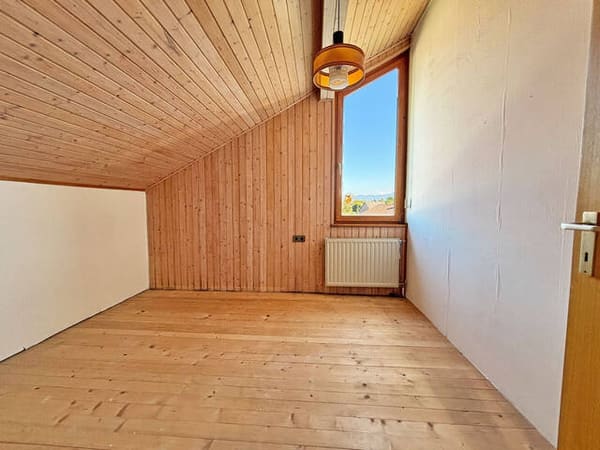 Immobilie in Höchst - Wohnen auf zwei Ebene - großzügige Wohnung mit Balkon & Garten - Bild 1