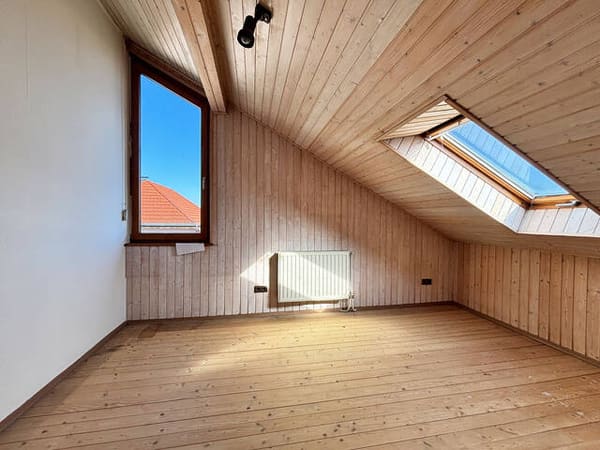 Immobilie in Höchst - Wohnen auf zwei Ebene - großzügige Wohnung mit Balkon & Garten - Bild 2