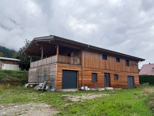 Immobilie in Hermagor - GROßZÜGIGES WOHNHAUS MIT DREI GÄSTEAPARTMENTS ZUM FERTIGSTELLEN - Bild 0