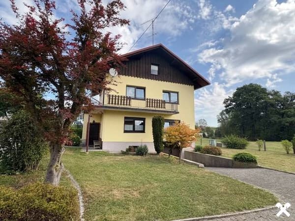Immobilie in Ried im Innkreis - Wohnhaus mit Potenzial am Stadtrand - Bild 0