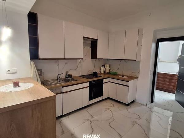 Immobilie in Traisen - Großzügiges Zuhause mit zwei Wohneinheiten, Garten und Garagen - Bild 2