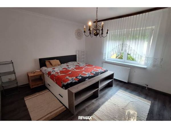 Immobilie in Traisen - Großzügiges Zuhause mit zwei Wohneinheiten, Garten und Garagen - Bild 4