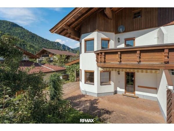 Immobilie in Erpfendorf - Gepflegte Doppelhaushälfte mit Terrasse, Balkon und zwei Kachelöfen - Bild 4