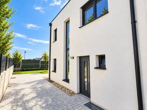 Immobilie in Wolkersdorf im Weinviertel - RAUS AUS WIEN. REIN INS EIGENE HAUS! 181 m² Wohn-/Nutzfläche, XXL-Terrasse & großer Garten - JETZT BESICHTIGUNG SICHERN! - Bild 1
