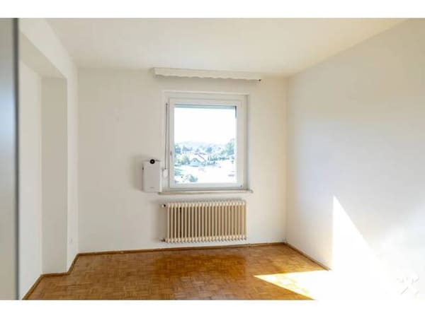 Immobilie in Frankenmarkt - 3-Zimmer-Wohnung mit Loggia und Gestaltungspotenzial - Bild 2