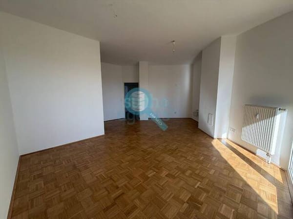 Immobilie in Traun - Oben angekommen – charmante 3-Zimmer-Dachgeschosswohnung mit Loggia - Bild 1