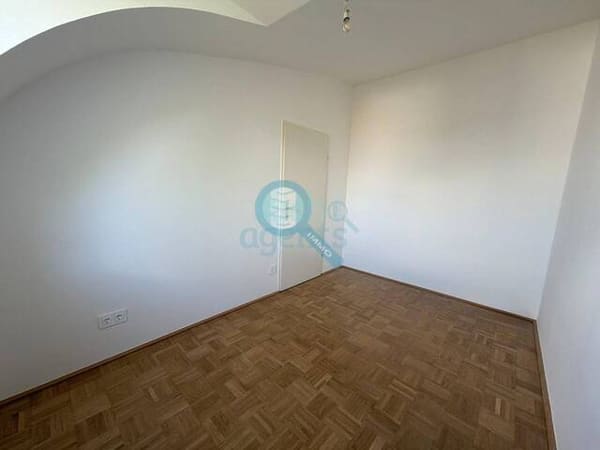 Immobilie in Traun - Oben angekommen – charmante 3-Zimmer-Dachgeschosswohnung mit Loggia - Bild 2