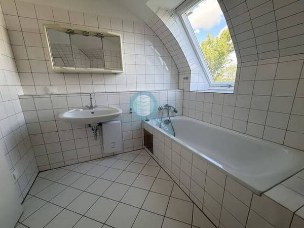 Immobilie in Traun - Oben angekommen – charmante 3-Zimmer-Dachgeschosswohnung mit Loggia - Bild 4