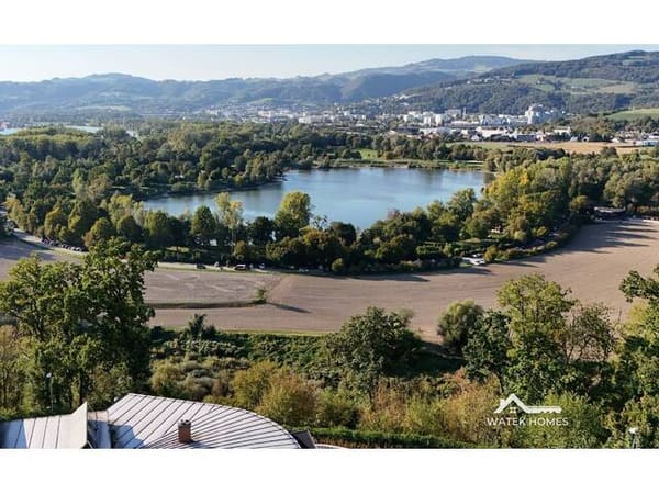 Immobilie in Linz / Plesching - Einfamilienhaus mit Pool und unverbaubarem Blick über den Pleschinger See bis Linz - Bild 0