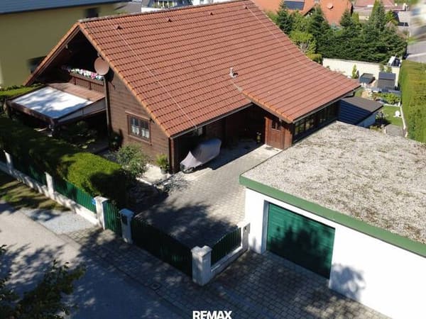 Immobilie in Tausendblum - Stilvolles Einfamilienhaus mit Pool und liebevoll gestaltetem Garten in Tausendblum - Bild 0