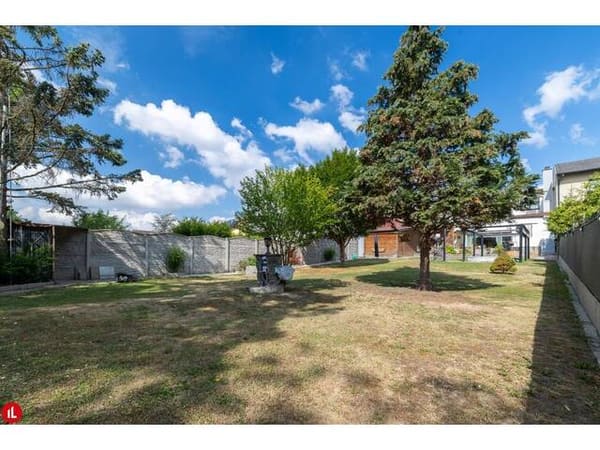 Immobilie in Schwechat - Sehr gepflegtes Wohnhaus mit Garten, Pool & Wellnessbereich in Schwechat - Bild 3