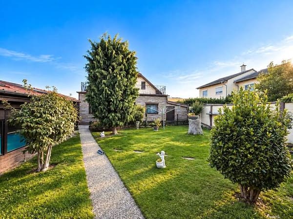 Immobilie in Wiener Neudorf - Gestaltungswunder | Haus mit Charakter, Poolhaus, Werkstatt & außergewöhnliche Nebenflächen - Bild 0