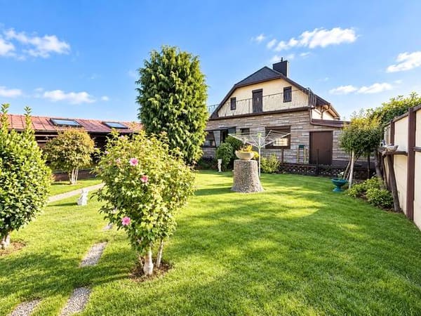 Immobilie in Wiener Neudorf - Gestaltungswunder | Haus mit Charakter, Poolhaus, Werkstatt & außergewöhnliche Nebenflächen - Bild 1