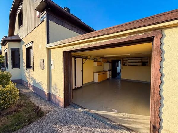 Immobilie in Wiener Neudorf - Gestaltungswunder | Haus mit Charakter, Poolhaus, Werkstatt & außergewöhnliche Nebenflächen - Bild 3
