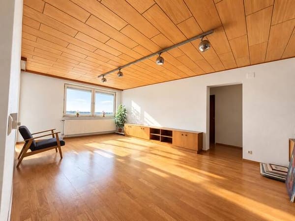 Immobilie in Deutsch-Wagram - Einziehen & Gestalten | 4,5 Zimmer Wohnung mit Freiblick und sonniger Loggia! - Bild 1