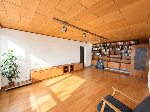 Immobilie in Deutsch-Wagram - Einziehen & Gestalten | 4,5 Zimmer Wohnung mit Freiblick und sonniger Loggia! - Bild 2