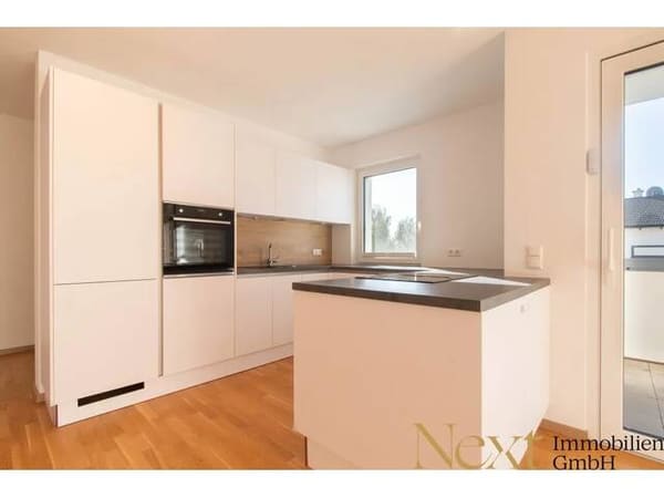Immobilie in Lambach - Hell. Modern. Sonnig. - Neuwertige 3-Zimmer-Wohnung mit Balkon und Parkplatz in Neukirchen bei Lambach zu verkaufen! - Bild 1