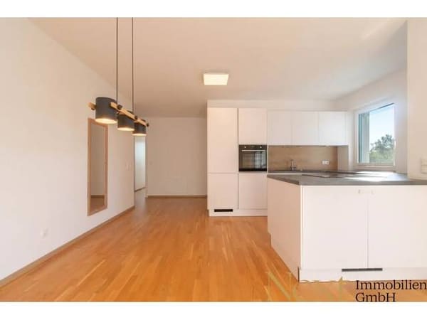 Immobilie in Lambach - Hell. Modern. Sonnig. - Neuwertige 3-Zimmer-Wohnung mit Balkon und Parkplatz in Neukirchen bei Lambach zu verkaufen! - Bild 2