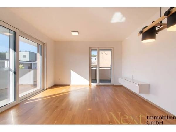 Immobilie in Lambach - Hell. Modern. Sonnig. - Neuwertige 3-Zimmer-Wohnung mit Balkon und Parkplatz in Neukirchen bei Lambach zu verkaufen! - Bild 3