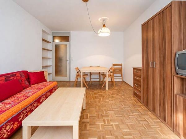Immobilie in Kitzbühel - ANLEGER-WOHNUNG IN KITZBÜHEL -- 2 ZIMMER MÖBLIERT/BALKON/GARAGE -- FERIENWOHNUNG-WIDMUNG! - Bild 2