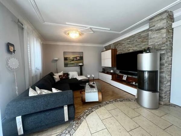 Immobilie in Gallneukirchen - Traumhaus in Gallneukirchen - 7 Zimmer, Pool, 140m²   70 Keller/Wellness, Carport - Bild 2