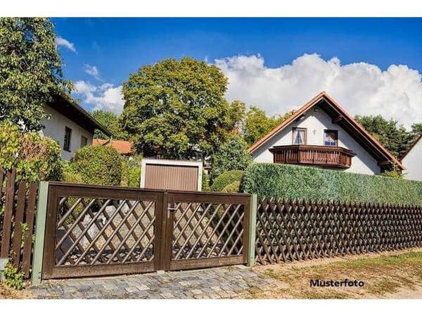 Immobilie in Perchtoldsdorf - Gehobenes Wohnen im Grünen: 255 m² mit Pool & Wintergarten - Bild 0