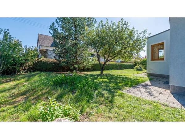 Immobilie in Attnang - Familienglück mit Gartenidylle & Doppelgarage - Bild 2