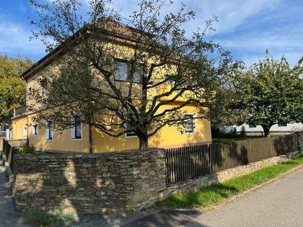 Immobilie in Wieselburg - Idyllisches Haus mit 2 Wohneinheiten im Dornröschenschlaf in einzigartiger Lage an der Donau Persenbeug Zentrum - Bild 4