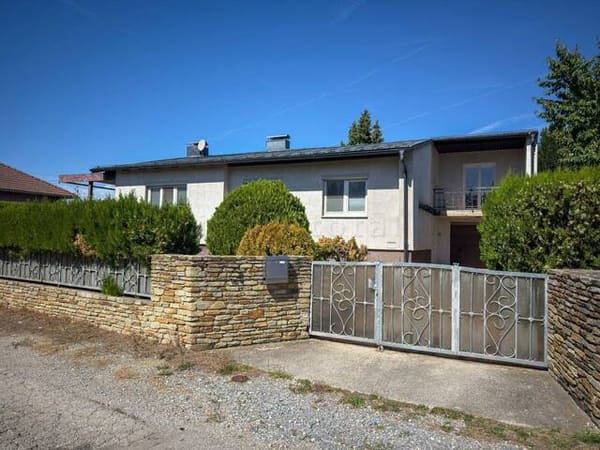 Immobilie in Eggendorf - Eggendorf: Einfamilienhaus mit Garten und Terrasse - Bild 0