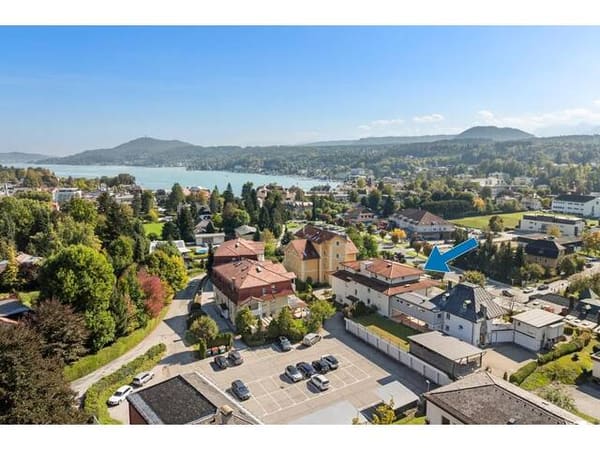 Immobilie in Velden am Wörther See - WOHNUNG MIT TRAUMHAFTER AUSSICHT IN ZENTRUMSLAGE - Bild 1