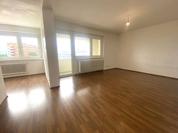 Immobilie in St. Pölten - PROVISIONSFREI! HELLE, GUT GESCHNITTENE 3-ZIMMER WOHNUNG, ZENTRAL BEGEHBAR MIT LOGGIA IM SÜDLICHEN ST. PÖLTEN! - Bild 2