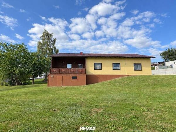 Immobilie in St. Agatha - Einfamilienhaus mit großem Garten im Herzen von St. Agatha – teilsaniert - Bild 0