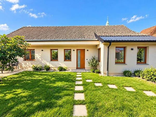 Immobilie in Groß-Schweinbarth - EIN HAUS WAR GESTERN – HIER BEKOMMEN SIE ZWEI | ca. 232 m² NFL | 8 Zimmer | Garten & Terrasse - Bild 0