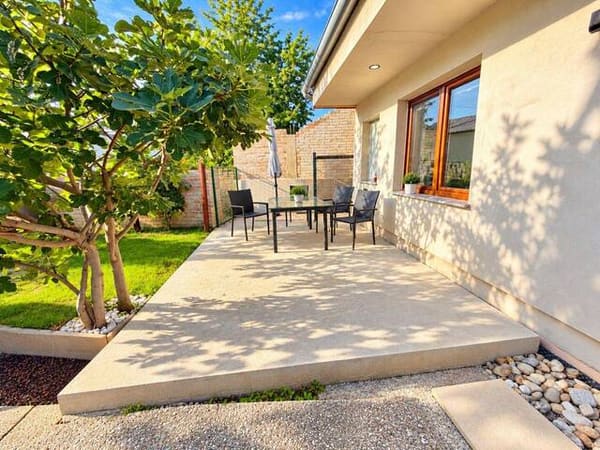 Immobilie in Groß-Schweinbarth - EIN HAUS WAR GESTERN – HIER BEKOMMEN SIE ZWEI | ca. 232 m² NFL | 8 Zimmer | Garten & Terrasse - Bild 1