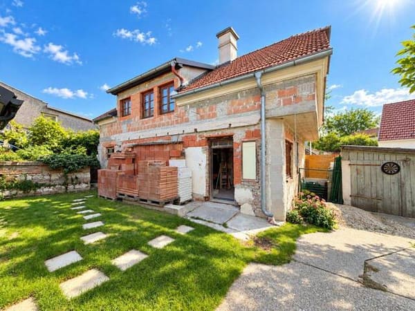 Immobilie in Groß-Schweinbarth - EIN HAUS WAR GESTERN – HIER BEKOMMEN SIE ZWEI | ca. 232 m² NFL | 8 Zimmer | Garten & Terrasse - Bild 2