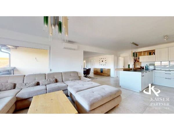 Immobilie in Sarasdorf - Geräumiges Familienhaus mit 3 Einheiten! Neurenovierte, moderne Wohnung, Büro, Einliegerwohnung, Garagen, Halle! - Bild 3