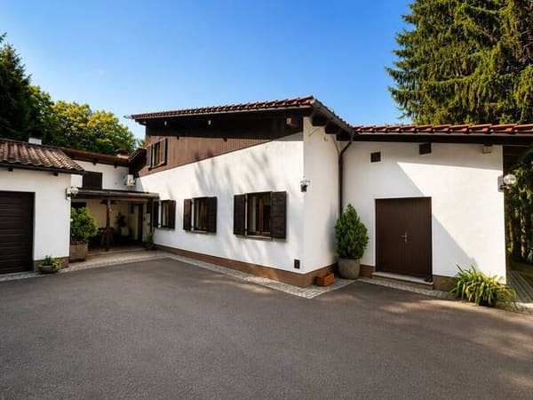 Immobilie in Pilgersdorf - Großzügiges Luxus - Traumhaus in Pilgersdorf - Schwimmteich - Eigene Privatstraße - Bild 1