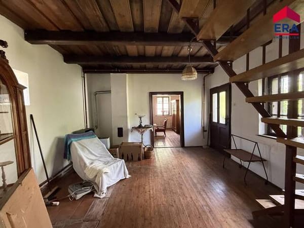 Immobilie in Hausbrunn - Haus mit zusätzlichem Baugrundstück, großem Dachgeschoss & Weinkeller in 2145 Hausbrunn - Bild 1