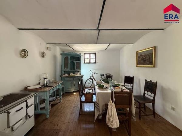 Immobilie in Hausbrunn - Haus mit zusätzlichem Baugrundstück, großem Dachgeschoss & Weinkeller in 2145 Hausbrunn - Bild 2