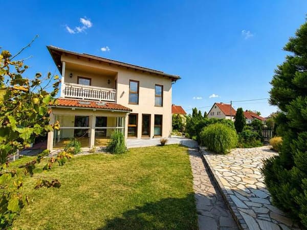 Immobilie in Neunkirchen - Wohnen mit Urlaubsgefühl: Einfamilienhaus mit Pool und Sauna - Bild 1