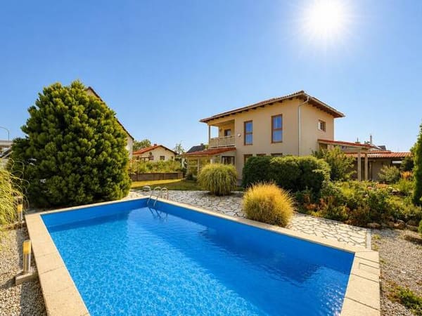 Immobilie in Neunkirchen - Wohnen mit Urlaubsgefühl: Einfamilienhaus mit Pool und Sauna - Bild 2