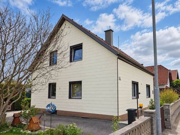 Immobilie in Neunkirchen - Charmantes Einfamilienhaus mit wunderschönen Garten in Neunkirchen - Kattinger AU - Bild 0